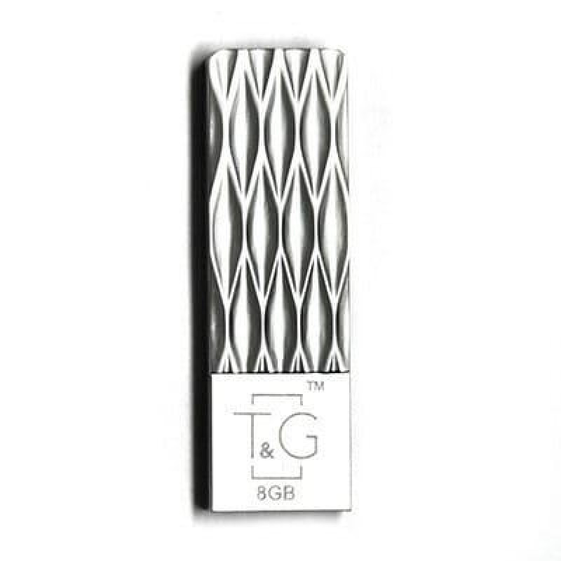 Флеш накопитель USB на 8 гб / скорость 2.0 