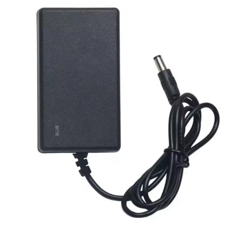 Зарядное устройство 12.6V 2A для li-on аккумуляторов / Черный