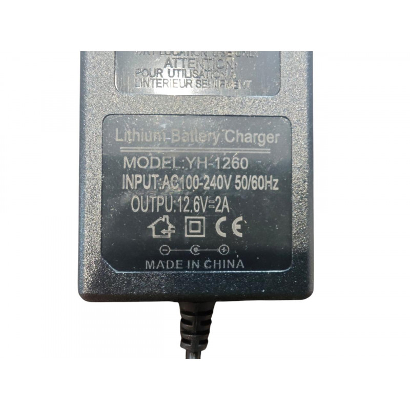 Зарядное устройство 12.6V 2A для li-on аккумуляторов / Черный
